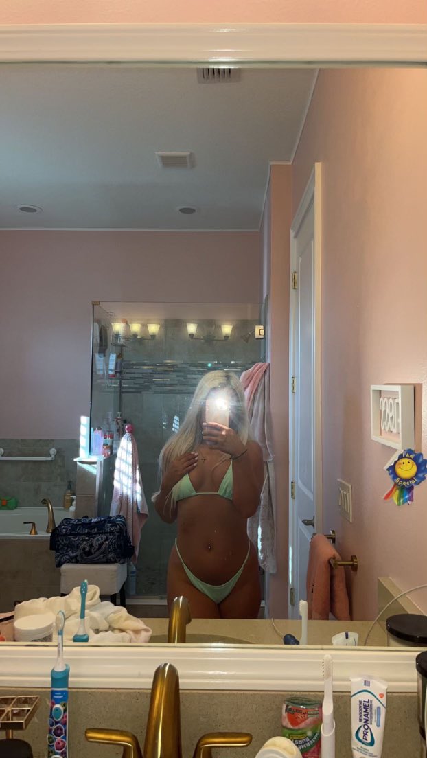 hales💛 tweet media