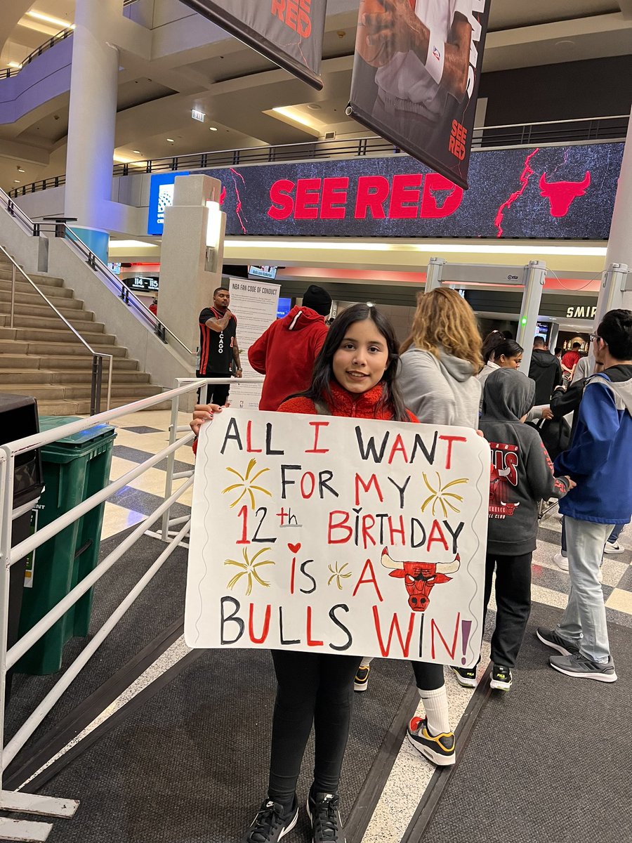 MexiRicanDiva's tweet image. We were too excited about this @chicagobulls birthday game, but our homemade sign had to be tossed! Happy 12th birthday Juliette ❤️ @UnitedCenter #birthdaygame #chicago #seered