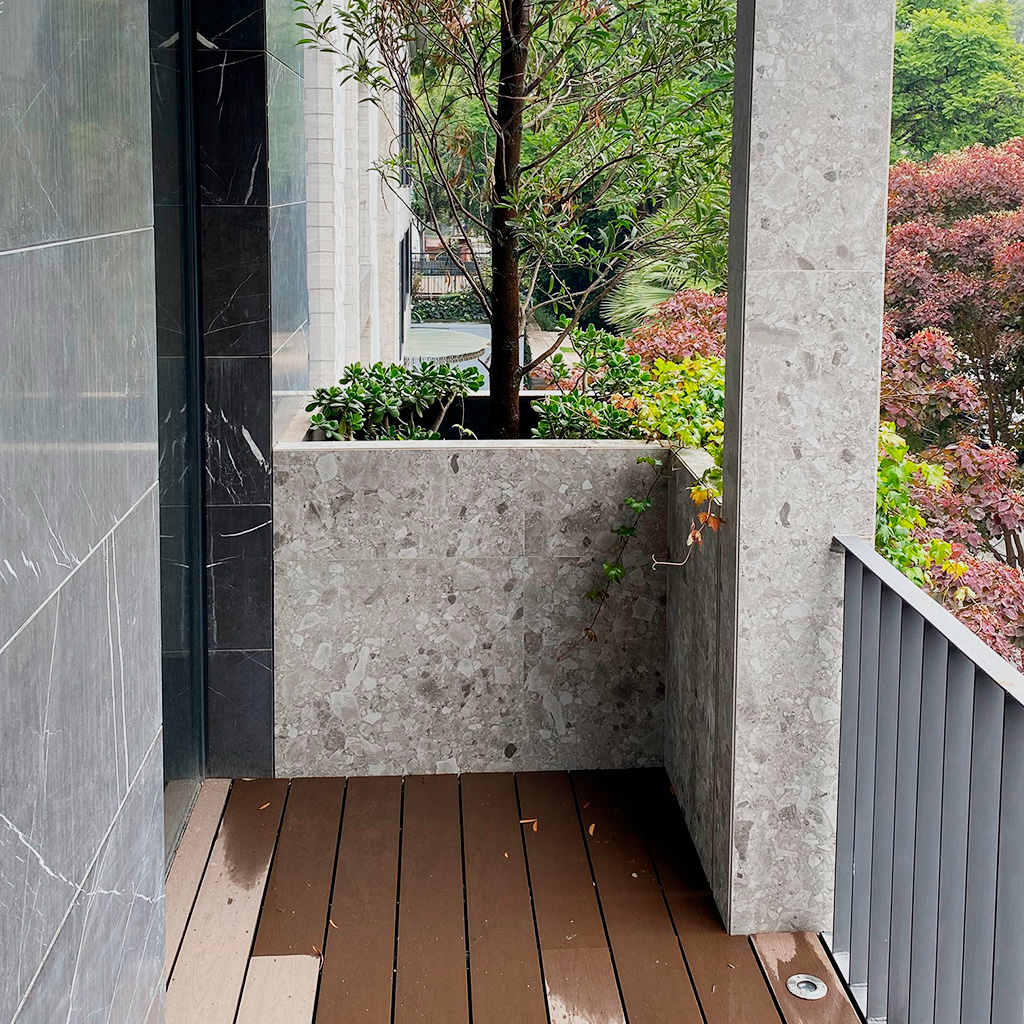 Balcones.
Fabricación de balcones formados con estructura de PTR en fachada de edificio, pisos deck de madera y acabados de muro en porcelanato.
#ArquitectosCDMX #EstructuristasCDMX #ProyectoArquitectónico #DiseñoArquitectónico #CáluloEstructural #BIMEstructural #Remodelaciones