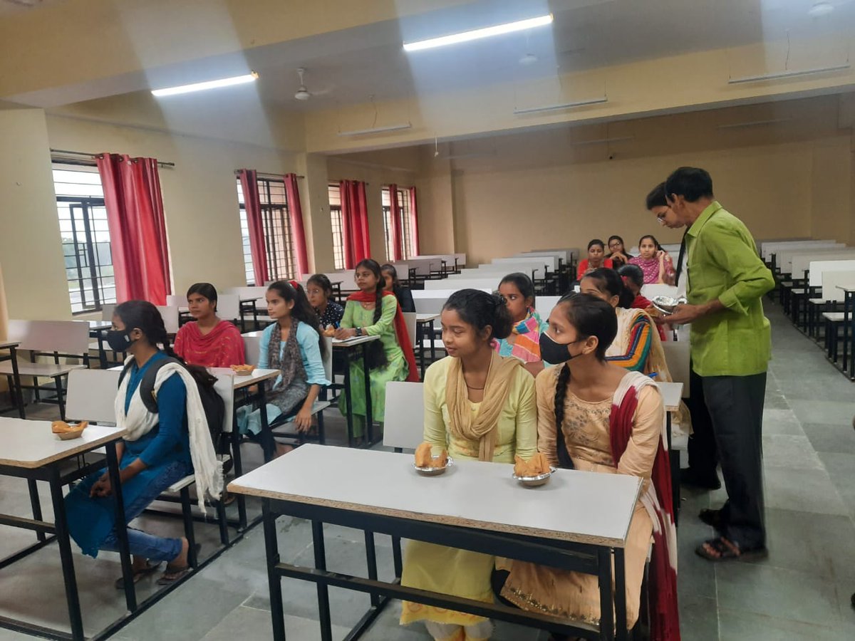 secsasaram's tweet photo. शेरशाह अभियंत्रण महाविद्यालय सासाराम में आउटरीच प्रोग्राम के अंतर्गत दिनांक 06 नवंबर  2023 से महाविद्यालय परिसर में आसपास के स्कूल के  छात्र-छात्राओं के  शिक्षा एवं संबधित स्किल्स का संवर्धन कार्यक्रम का शुभारंभ किया गया । https://t.co/83I6OywSpZ