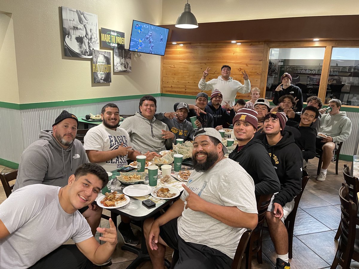 CoachLerma's tweet photo. โฆโฆ@HMOB_Footballโฉ when the squad rushes for 286 and gets the dub you take them out for wings #victorymonday #hartnellfootball https://t.co/IwQjUHl37d