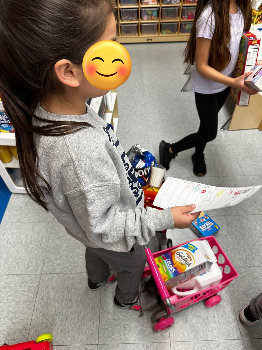 BilingualCDiaz's tweet image. ¡Antes de ir al supermercado, debemos hacer una lista de compras! ¿Qué hay en tu lista de compras hoy? 🍎🥦🥛@_MrsMaldonado_ @TeachStrategies 

#bsdbiliteracy #teampershing #d100inspires #d100inspira