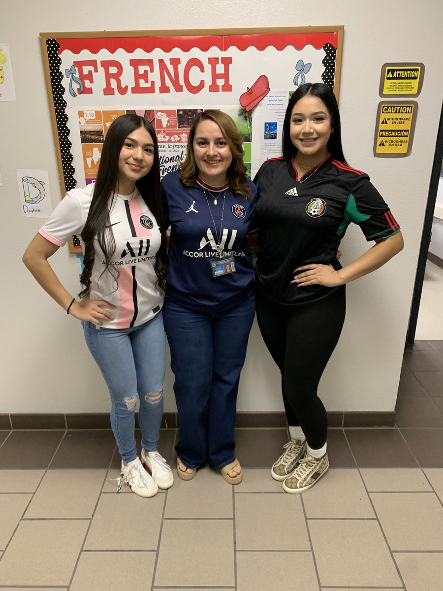 PAlcaraz_AHS's tweet photo. First day of our dress up days for National French week!!! Soccer ⚽️ jersey and French bingo 🤩 https://t.co/gt1RMpu1Bh