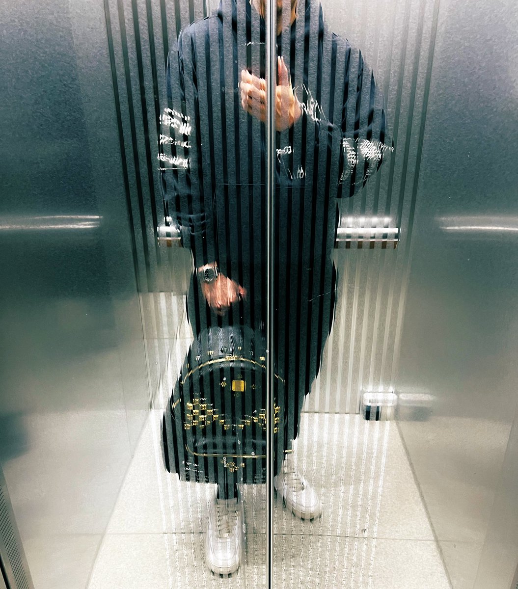 Selling my bag to buy more merch <a href="/LooksRare/">LooksRare</a> 👀
