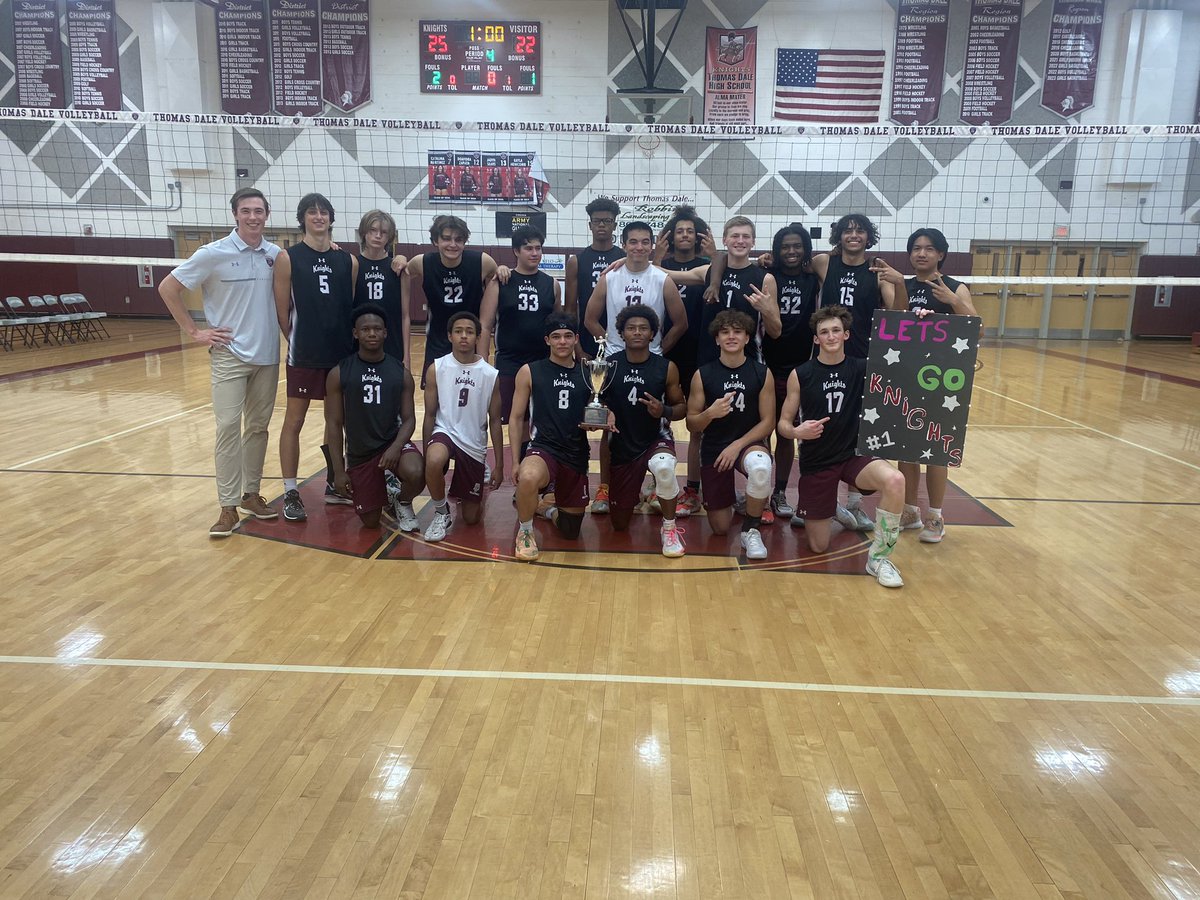 ThomasDaleDSA's tweet photo. 🏆Back 2 Back Region 6A Champs!! @td_volleyball @GoTDKnights https://t.co/ZmvVMedDvE