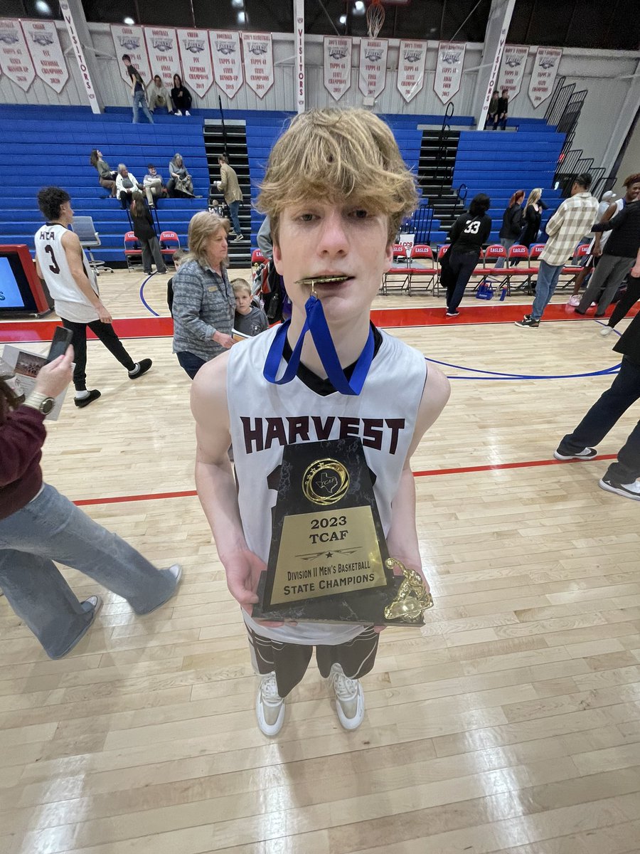 CNovarro's tweet photo. Jv and varsity state champion at Harvist Christian academy 
#23
Guarded the best player in varsity state game while him averaging 35 points a game I held him to 16 point https://t.co/0OJXQTs58u