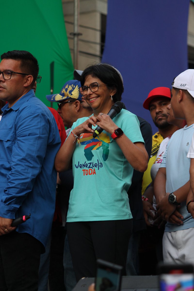 ViceVenezuela's tweet image. #LoDijo || @delcyrodriguezv: &quot;¿Y ustedes creen que es para el pueblo de Guyana? No, compañeros, compañeras. Es para las transnacionales, para regalárselo a #ExxonMobil mientras ellos ocultan los datos sociales porque saben que no han llevado bienestar al pueblo de Guyana&quot;.

#6Nov