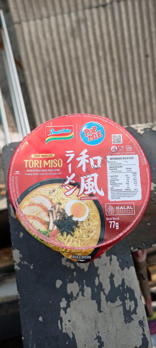 direzain22's tweet image. Hmmm 🗿 kali lewat wujud cup nya.... Sebelumnya yang kemasan plastik. Ini juga waktu ke Alfamart baru nemu varian rasa Tori miso doang, sedangkan yang 2 rasa lagi belum dapet.