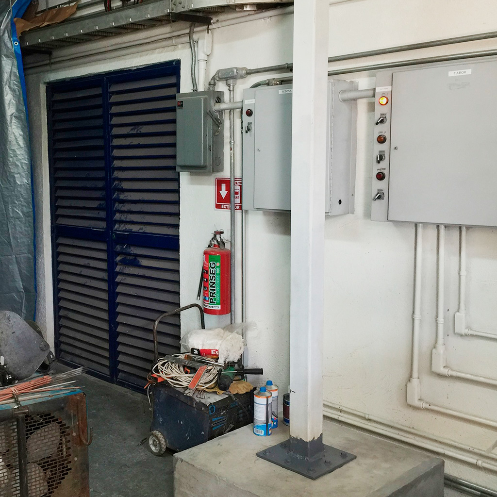 Estructura.
Reestructuración de colganteo de losa en cuarto de máquinas con IPR, PTR y placas base con anclaje químico.
#ArquitectosCDMX #EstructuristasCDMX #ProyectoArquitectónico #DiseñoArquitectónico #CáluloEstructural #BIMEstructural #ProyectoEjecutivo #DiseñodeInteriores