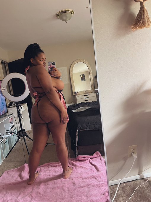 2 pic. pov I’m your wife ? https://t.co/HJBYCSMRBp