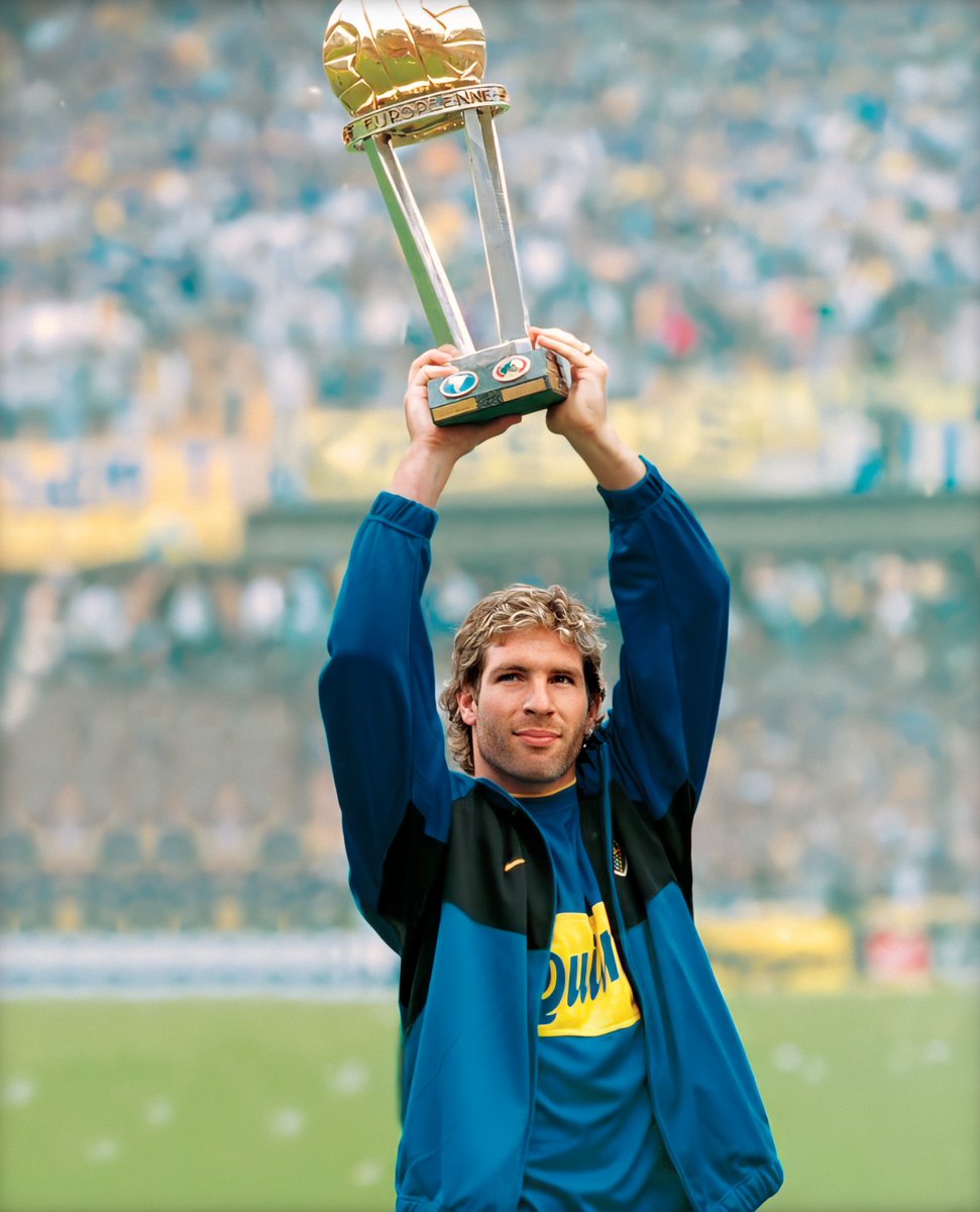 ¡Feliz cumpleaños, Martín!

Ganó 13 Títulos con #Boca: 

🏆Apertura: 1998, 2000, 05, 08
🏆Clausura: 1999, 2006
🏆Libertadores: 2000,07
🏆Intercontinental:2000
🏆Sudamericana:2004,05
🏆Recopa: 2006,08 

⚽️ Máximo GOLEADOR : 236 goles.

#NoHabráNingunoIgual💙💛💙9️⃣