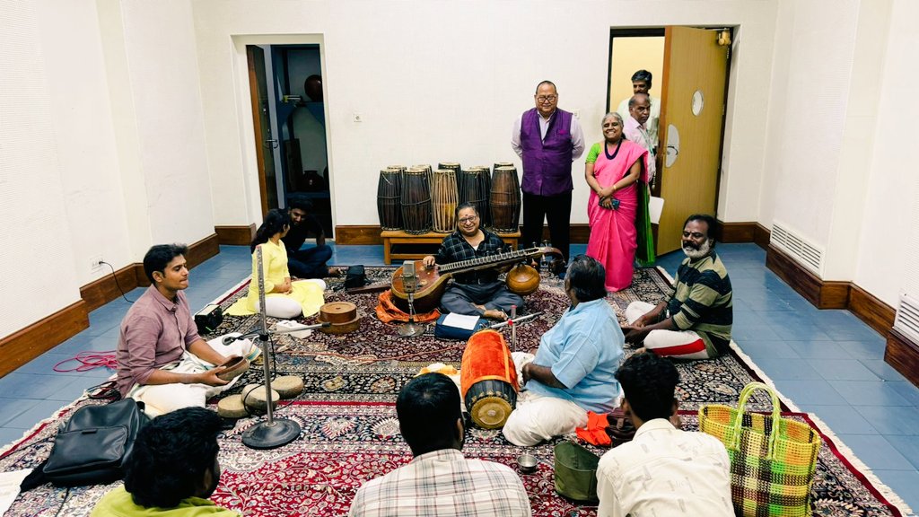 During my visit to @DDNewsChennai I was inspired by the talented artists I encountered and their beautiful instruments. These artists are the true guardians of our culture, tirelessly working to showcase the best of regional art and our nation's diversity.

#CulturalGuardians