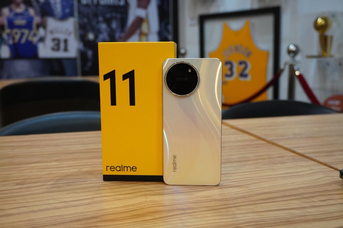 inyiyruma's tweet image. Are you ready to #ChargeBeyondLimits? Get ready for the official unveiling of the new @realme_ph 11 this coming November 9th.

But before that, get a glimpse of this impressive device with our #VPTech first impression of #realme11. Check it out here: bit.ly/VPTech-realme11