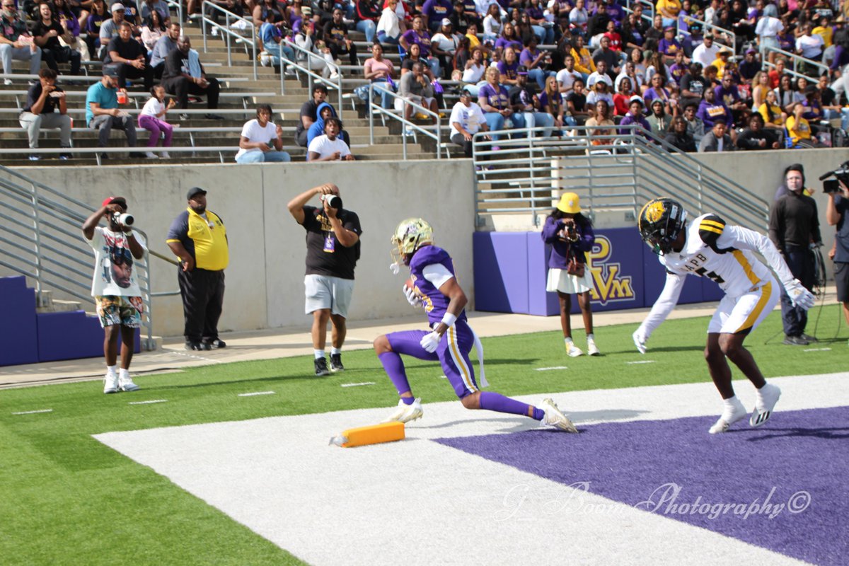 @PVAMU_Football <a href="/MekhiMetcalf/">Mekhi Metcalf</a> And they reviewed it 2 times and at first they said catch and then came back and reversed that call. Not only did he catch it, he even got both feet in bounds.
Photo: Me