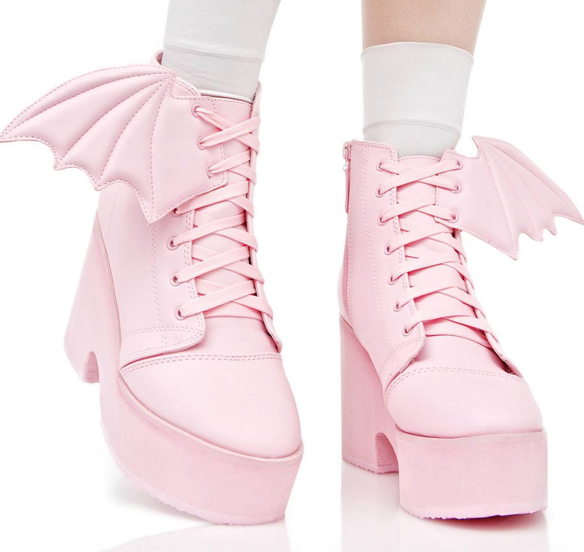 pink bat wing shoes 🎀