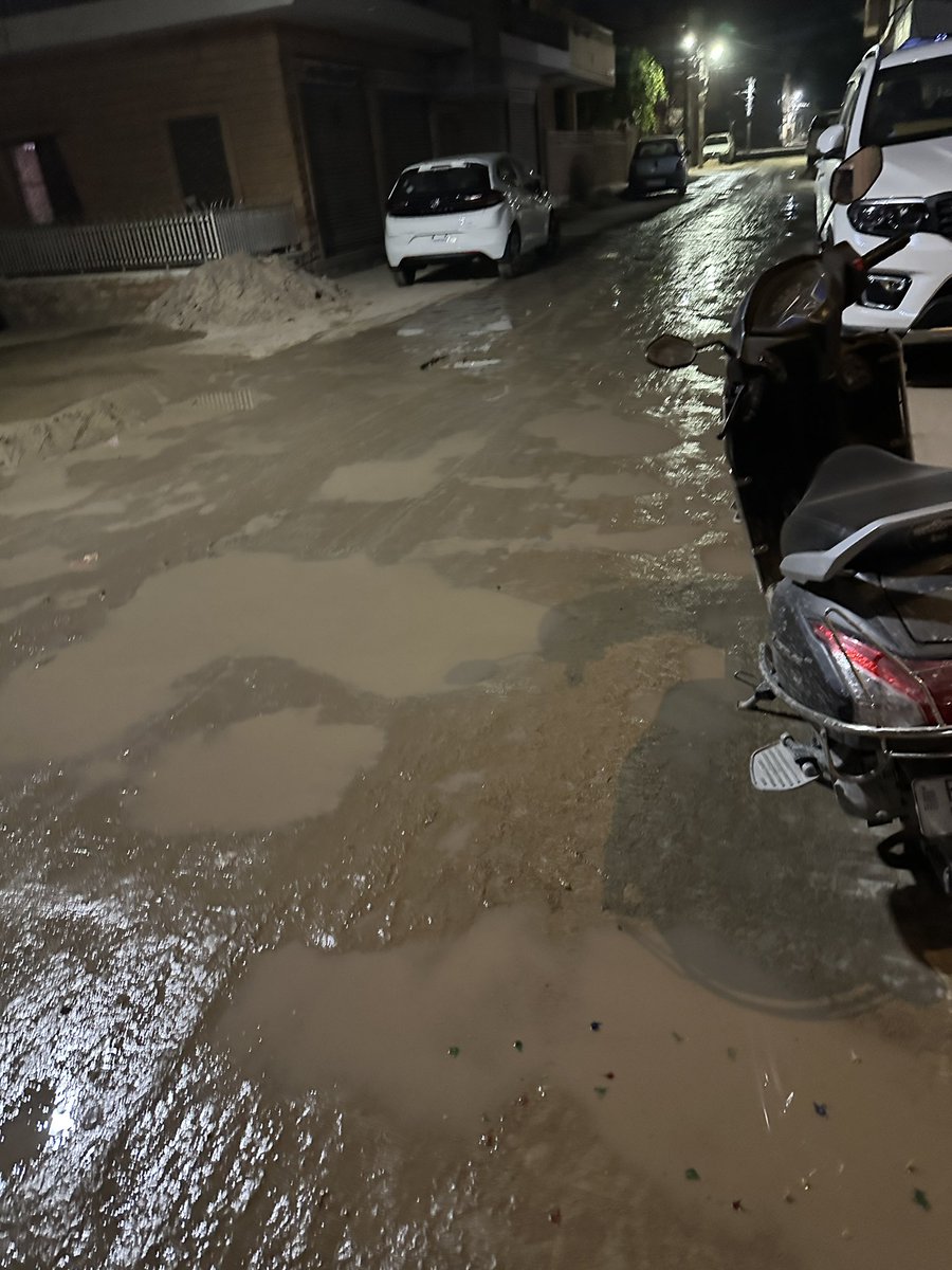 cpbang1's tweet photo. quality of road built in Jodhpur. It was built 15 days ago and the level of corruption or poor quality what to say
Address : 114, Mahaveer Nagar outside Mahamandir 3rd Pole Jodhpur 
@RajCMO @RSCellRaj @CMHelpdesk https://t.co/m6XCOczBOd