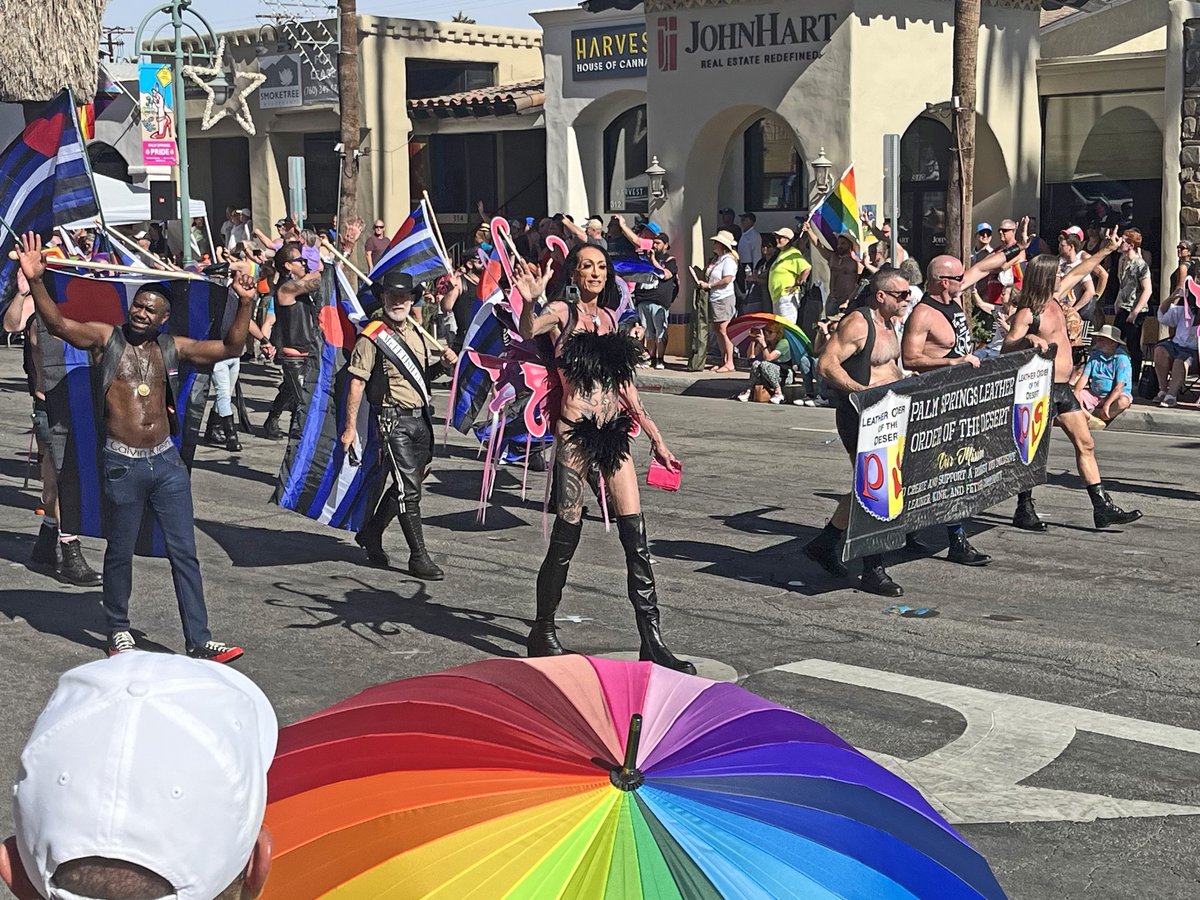 MasterTopXXL1's tweet photo. The gaypride in Palm Springs, it was amazing #pslod #spanishflc #slfc #boxerbarcelona #boxergrancanaria #mr_riegillio #aasssoxx_pl #blckdogshop #fetish #fetishpride #barkiki #wunderbargrancanaria #bunkergrancanaria #blf #easterberlin https://t.co/6XpsRtpPAe