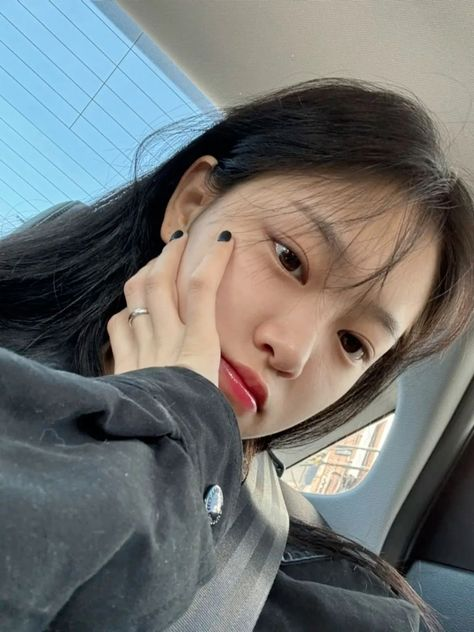 dailyaeong's tweet photo. [🎧] #LOONA #LOOSSEMBLE #HYUNJIN https://t.co/2pnLMpIwvE