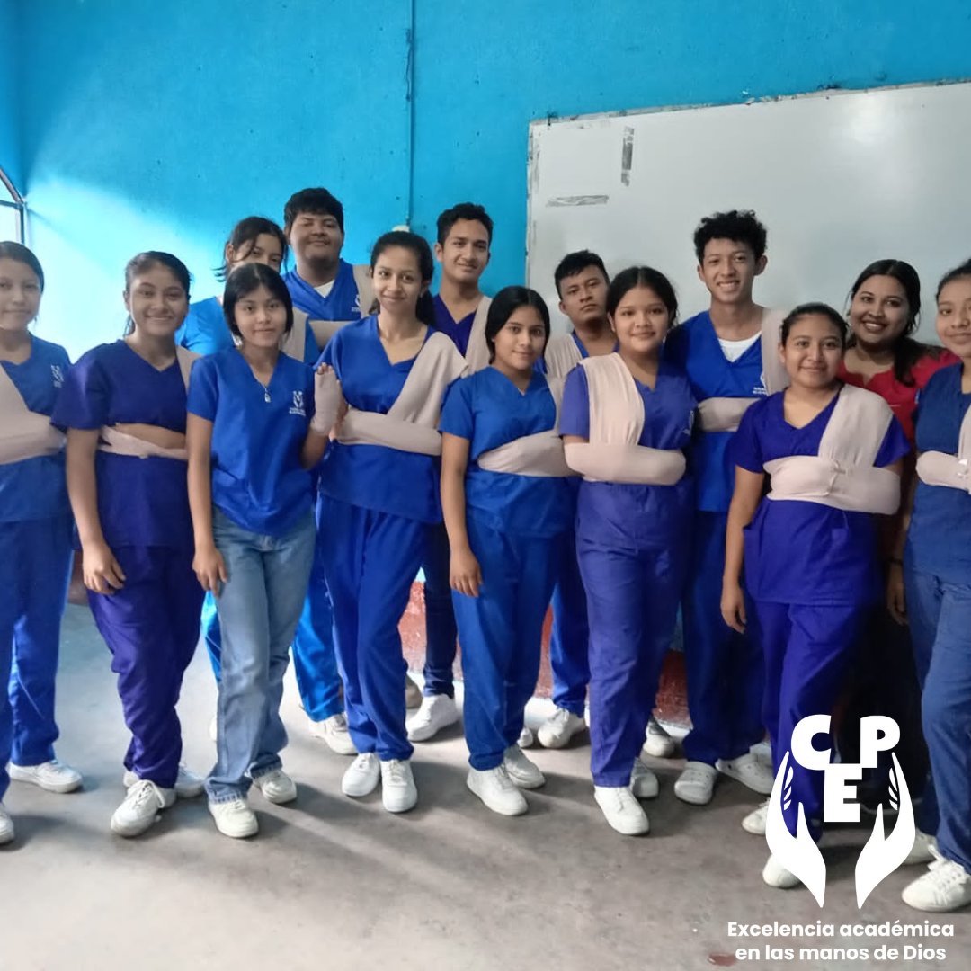 Somos_CEP's tweet photo. Nuestros estudiantes del cuarto año en auxiliar de enfermería realizan prácticas sobre diferentes tipos de vendaje.
#somoschicosdelliceo #ORGULLOCEP #soyjaguardecorazon #SOMOSCEP https://t.co/AJqGBmIdLD