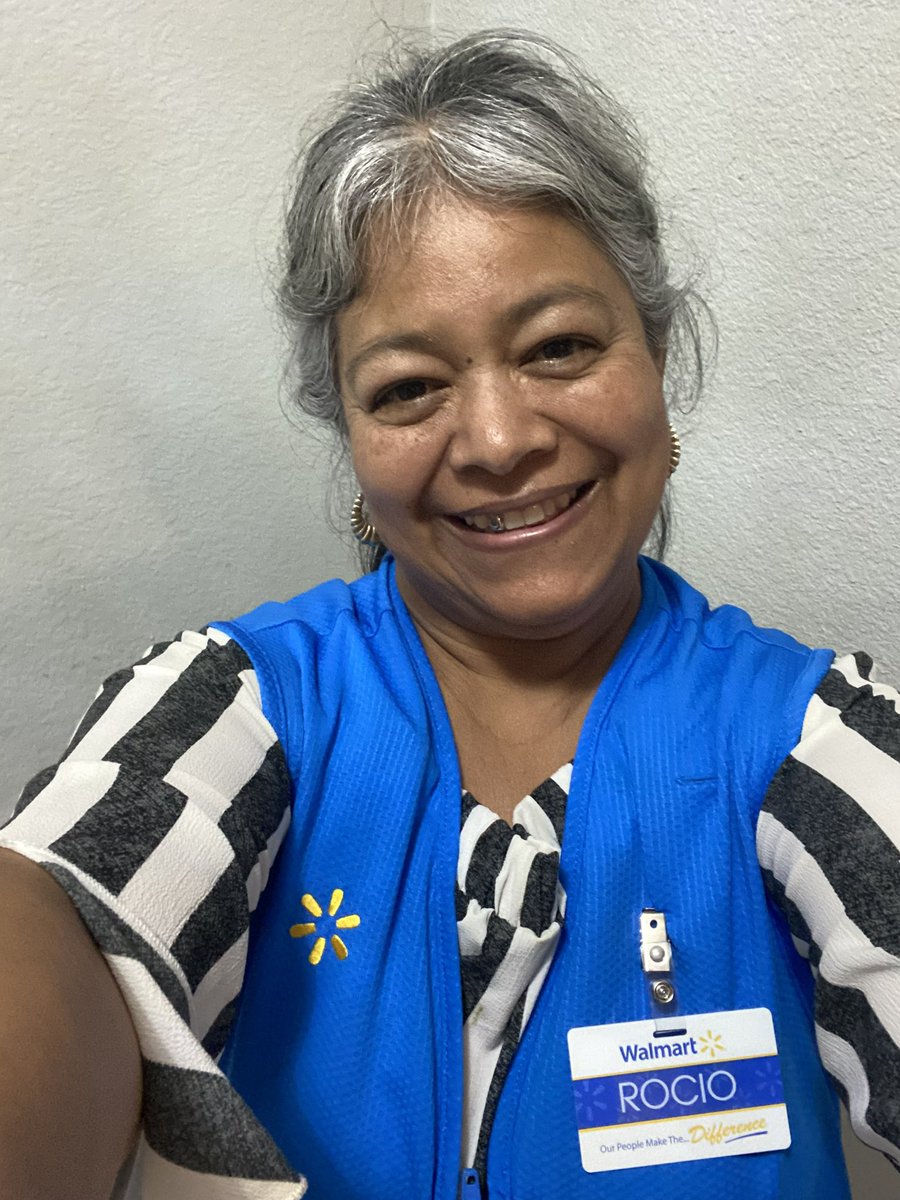 my mom always said her dream job was to work at Walmart and once she received her green card she was going to apply ..now look at her !😭😭 I’m so proud 🩷