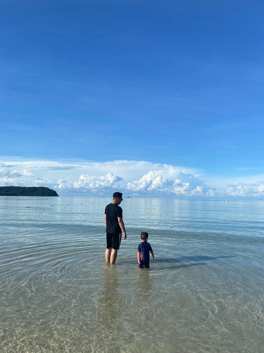 inspectorafiq's tweet photo. Seronok anak ayah mandi pantai...
#langkawi #malibest #pantaichenang #holiday https://t.co/vn5gtWmaPu