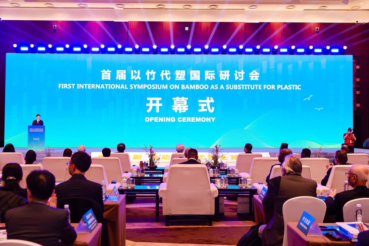 EmbajadaEcuChi's tweet photo. #Ecuador participó en #Beijing en I Simposio Internacional del Bambú🎋 como Sustituto del Plástico #BASP ,organizado por el @INBARofficial,  en el que se discutieron mecanismos de cooperación frente a la contaminación por plásticos y al uso del bambú como una solución sostenible. https://t.co/Bm19xaGFK2