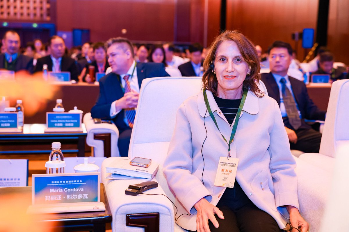 EmbajadaEcuChi's tweet photo. #Ecuador participó en #Beijing en I Simposio Internacional del Bambú🎋 como Sustituto del Plástico #BASP ,organizado por el @INBARofficial,  en el que se discutieron mecanismos de cooperación frente a la contaminación por plásticos y al uso del bambú como una solución sostenible. https://t.co/Bm19xaGFK2