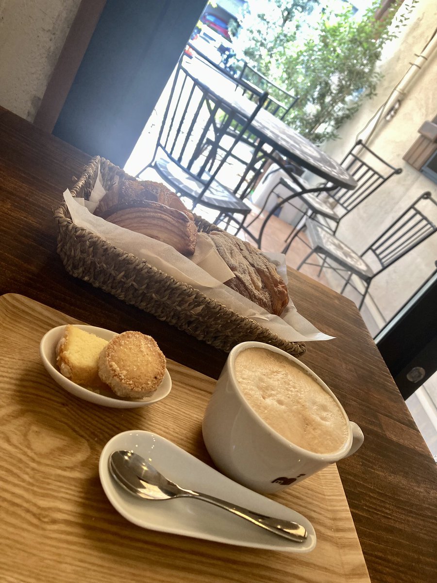 kopiana's tweet photo. チェロのアンサンブルレッスン
後期が始まりました♪
レッスン後は恒例の
Bre-Vantさんへ🥐🙉🥐

https://t.co/s4djp9Kej7

#チェロ #チェロアンサンブル #チェロ教室名古屋 #チェロ教室chevi #cello #cellolove #celloensemble #cellolesson #cellostudent #brevant  #bakery #bread #パン https://t.co/l5EtrobLpI