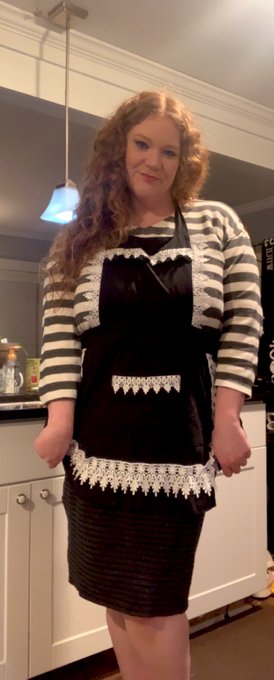 Apron on or off? 🙈 https://t.co/JPJYVuNH1g