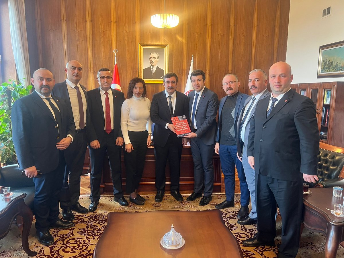 <a href="/_cevdetyilmaz/">Cevdet Yılmaz</a> Sayın başkanım belediye şirket işçisi " ZABITALAR " olarak verilen sözlerin tutulmasını memur işi yapan bizlerin 657 Zabıta Memurluğu kadrosu verilmesini talep ediyoruz. Yıllardır bu mesleğe adanmış hayatlar haksızlıkla ayrımcılık ile göz ardı ediliyor lütfen sözlerimizi duyunuz.