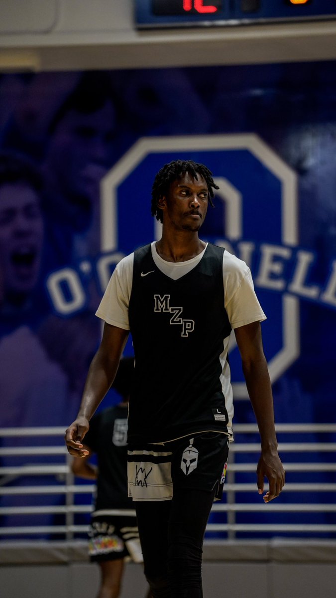 G0LD3NCh1LD22's tweet image. 6’9 2025 Forward Prince Kabera @princekabera1 continues to make strides forward showing his ability to stretch the floor and rim run as well Vs Rocktop HS. Season approaching! @MZPAHoops #StackGoodDays