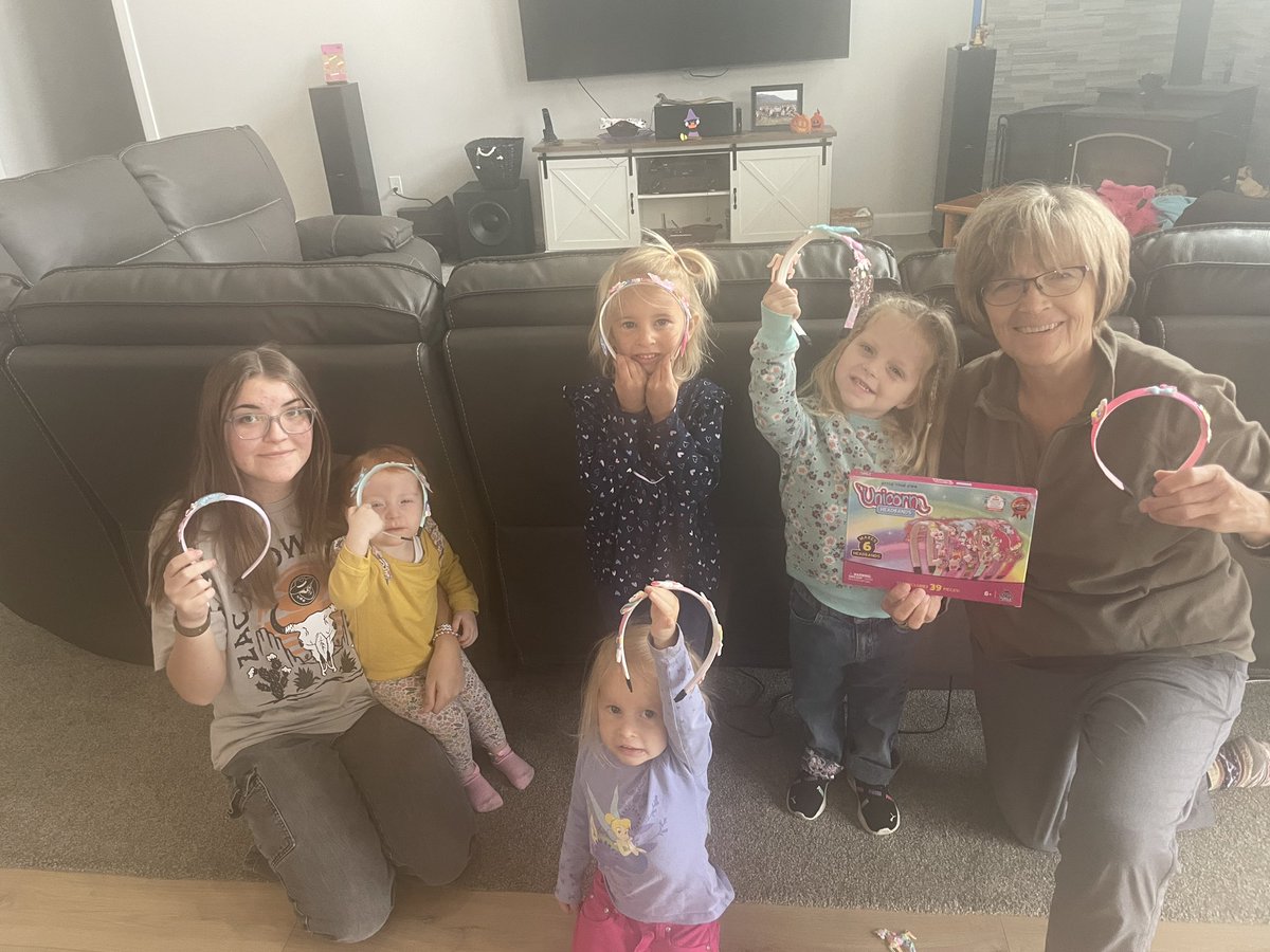 sarahrebecca227's tweet photo. Thank you @plbfun and @tryazon for sponsoring our crafting party! The kids were in Heaven! #plbfun #purpleladybug #purpleladybugparty #tryazon https://t.co/RqtHGAc1VO