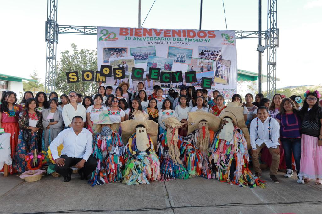 blancaluzmtz's tweet photo. Hoy fue un día muy emotivo en el EMSaD 47 San Miguel Chicahua, celebramos con alegría el 20 aniversario de la creación de este centro educativo en compañía de la #ComunidadCECyTE. Disfrutamos de una grandiosa calenda que nos permitió conocer más este hermoso lugar, durante el evento compartimos risas y momentos inolvidables con el personal administrativo, personal del Stscecyteo 2022-2026 y la amable autoridad municipal. Agradezco el cálido recibimiento y los deliciosos alimentos que nos brindaron.

Este día quedará grabado en nuestra memoria como un testimonio de unidad, logros y del gran compromiso por seguir brindando una educación de calidad.

#EducaciónQueTransforma