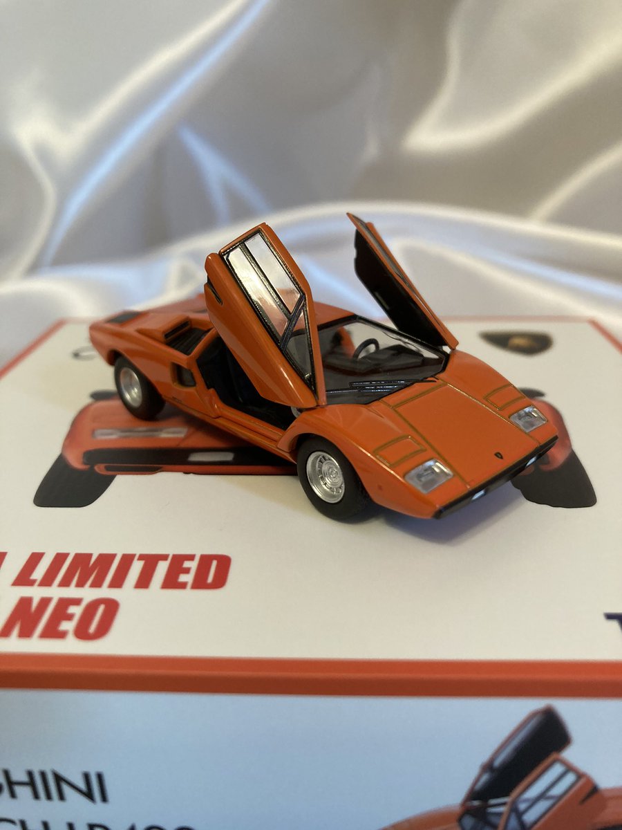 kzgangubeya's tweet image. 1/64でこのギミックってすごくないですか…。ちなみにエンジンルームも開きます👀
もともとTLVシリーズは出来がいいのですが、"ランボ"や"フェラーリ"は一段と気合いが入ってる気が…
#トミカリミテッドヴィンテージneo
#カウンタック #LP400