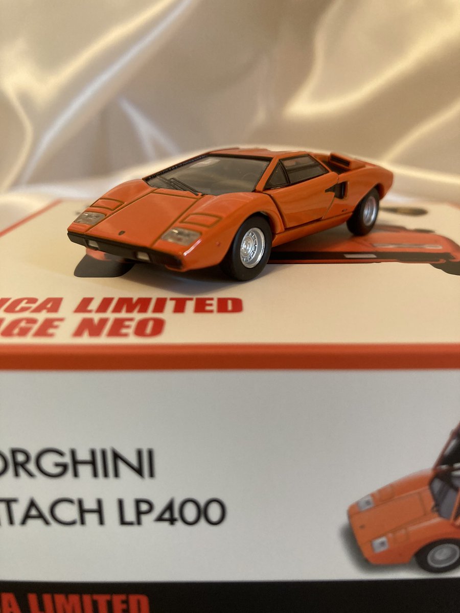 kzgangubeya's tweet image. 1/64でこのギミックってすごくないですか…。ちなみにエンジンルームも開きます👀
もともとTLVシリーズは出来がいいのですが、"ランボ"や"フェラーリ"は一段と気合いが入ってる気が…
#トミカリミテッドヴィンテージneo
#カウンタック #LP400