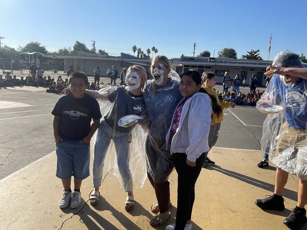 Many of our @NarancaMustangs got to pie a teacher during our Friday Mustang Meet Up. Proceeds support 6th grade activities.