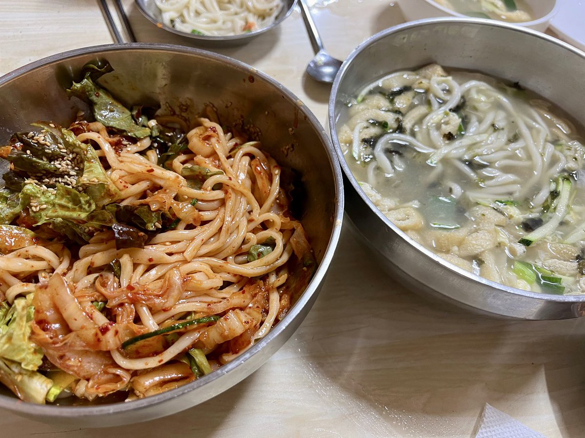 junkyo_jk's tweet photo. 혼자왔니?내랑 칼국수한그릇 어떠니?(feat. 장첸)

#문래동맛집 #영일분식 #비빔칼국수 #왕만두 https://t.co/SR0MblIK9C