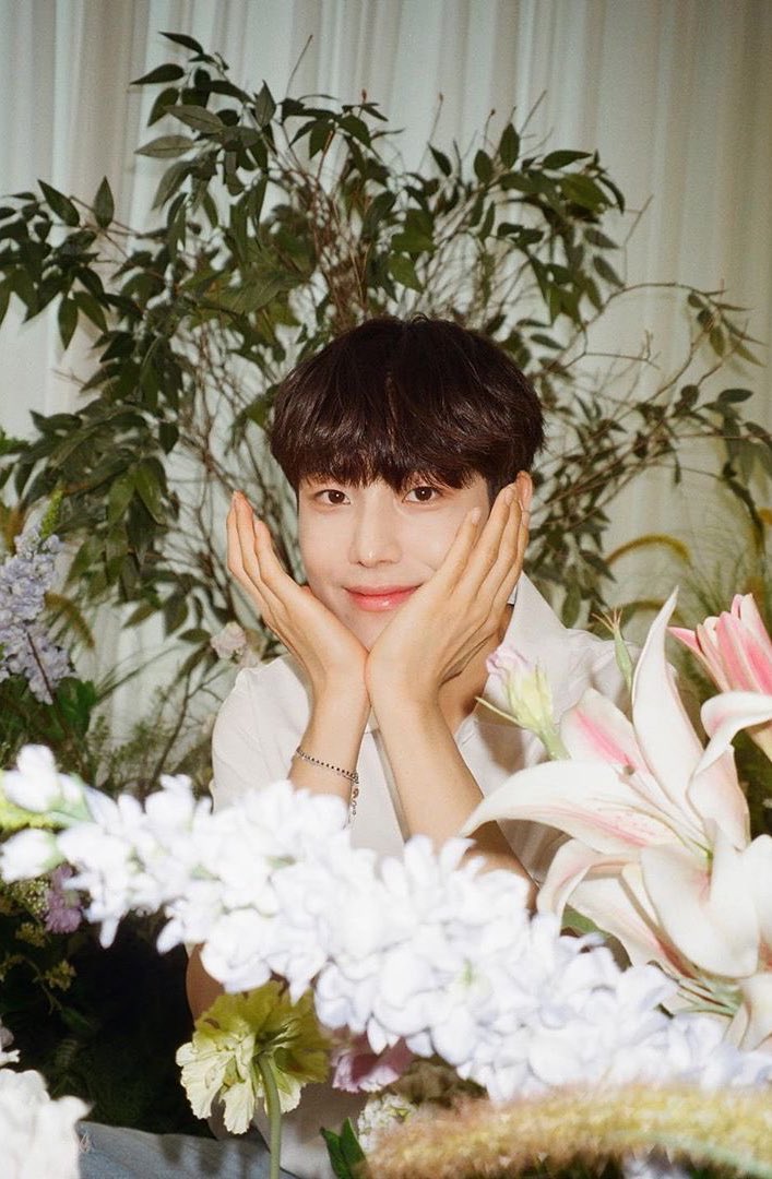 i’m #𓊈𝐍𝑂T𓊉𓈒യ𝐒H𝕐 y lo admito, no me da ni un poco de vergüenza llegar a barrer por lo tarde que caí por estos lares, pero así es la vida, y si debo vivir con migajas y pequeños fragmentos del #𝐩𖦹𝐩𖠇ꦼʼ𝕔o𝐝e࣪ por mi atraso, lo haré, todo por ellas! ᶻ 𝘇 𐰁 🍥