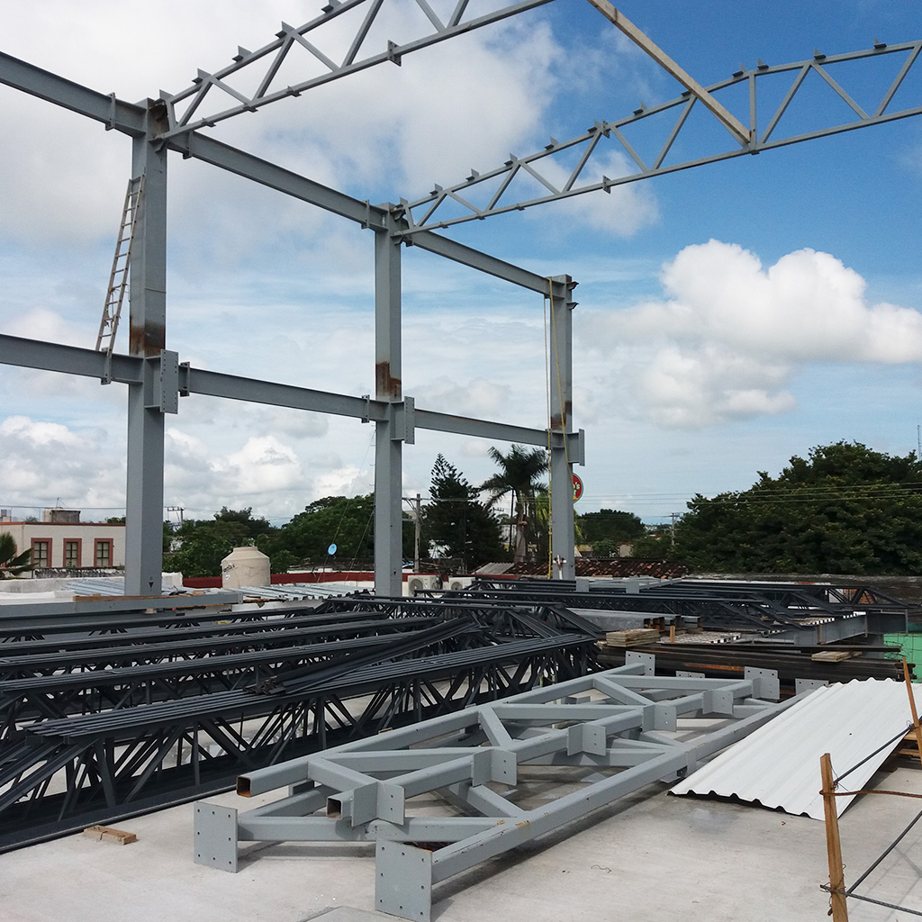 Nave Comercial.
Diseño y cálculo estructural para nave comercial en acero; supervisión, visita e inspección visual de obra, incluye: levantamiento topo-estructural, dictamen estructural, DRO y perito estructural.
#ArquitectosCDMX #EstructuristasCDMX #ProyectoArquitectónico #BIM