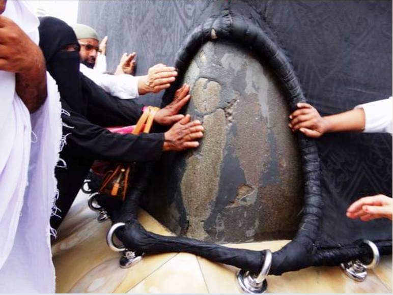 BattaKashmiri's tweet image. And then they call us worshippers of Stones !!