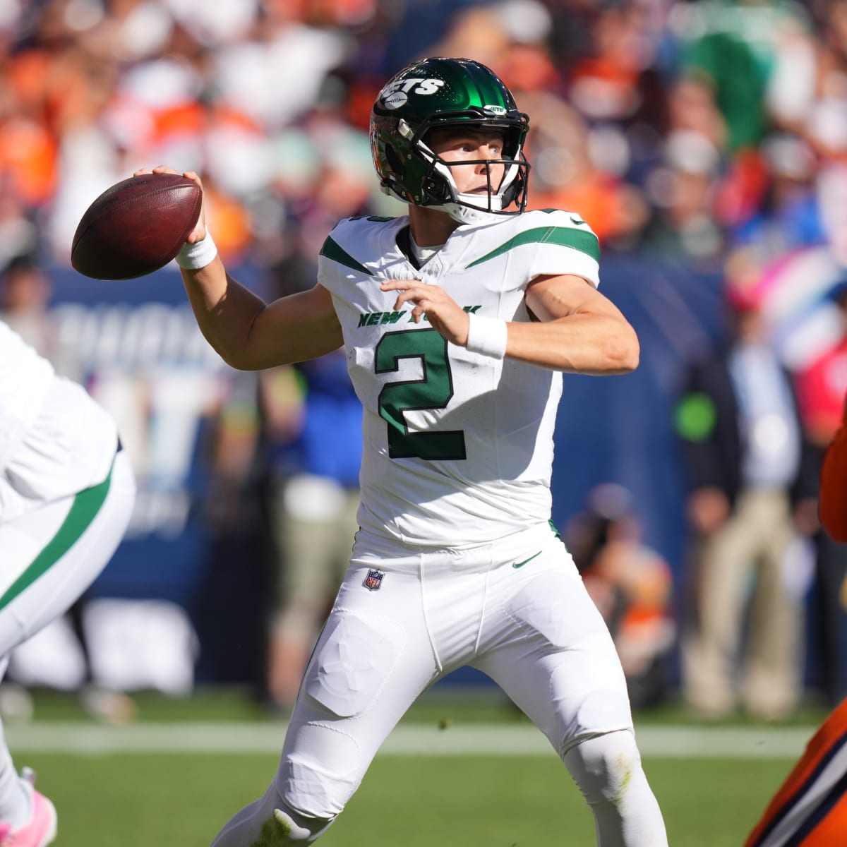 worlus_news's tweet image. Accusations like "Zach Wilson is on drugs" without evidence can be harmful and unfair. It's crucial to focus on constructive criticism and support for players. Let's keep the conversation respectful and focused on the game. 🏈 #ZachWilson #NFLDiscussion #FairCritique