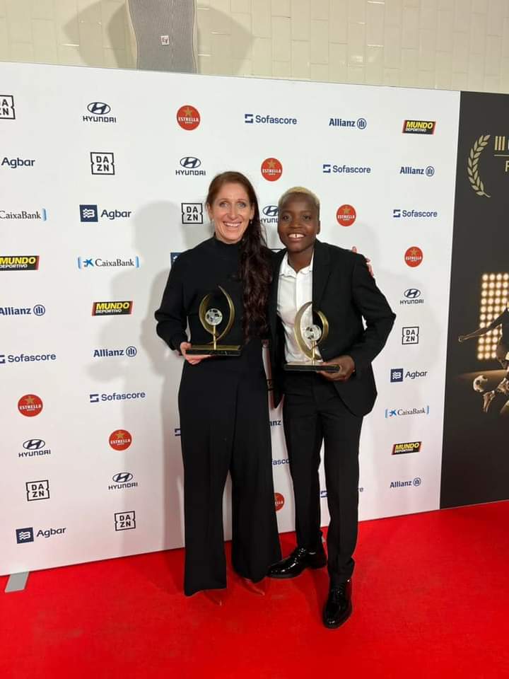 Mubajnr's tweet photo. Copper Queens striker Rachel Kundananji yesterday walked away with the Estrella Damm Best Goal award at the 3rd edition of Mundo Deportivo’s European Women’s Football awards. 

Kundananji scored 25 goals last season in the Spanish Liga F. 

Congratulations Ras K https://t.co/bjOyOm22BD