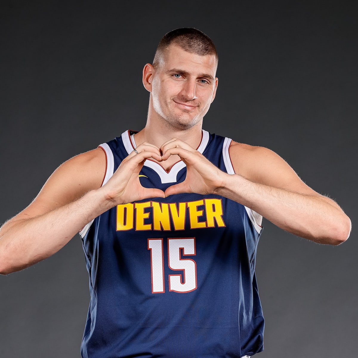 TheHoopCentral's tweet photo. Nikola Jokic tonight:

35 Points
14 Rebounds
12 Assists 
62% FG

Best in the world. 🔥 https://t.co/MBTWQrX346