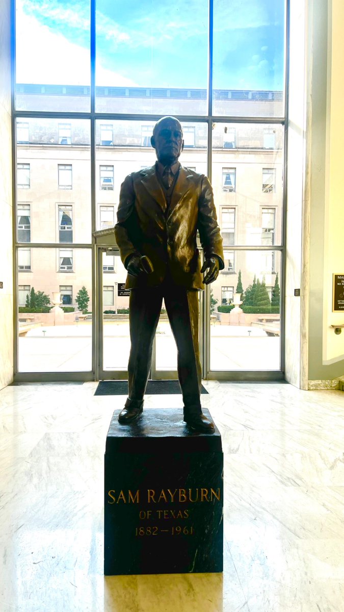Texas NPs walking into Rayburn House Building this morning on Capitol Hill and see Sam Rayburn, big as Texas there to greet us. @NAPNAP ⭐️🇺🇸🩺