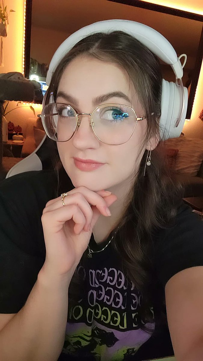 lapislindsuli's tweet photo. It's a will they/won't they scenario in our #NotSoBerryChallange for #MintGen! Let's grind this generation and push for Rose!
https://t.co/LwggWBCrIw
.
.
#twitch #gamergirl #thesims4 #simschallenge #twitchaffiliate #womangamer #notsoberry https://t.co/id8y82qno4