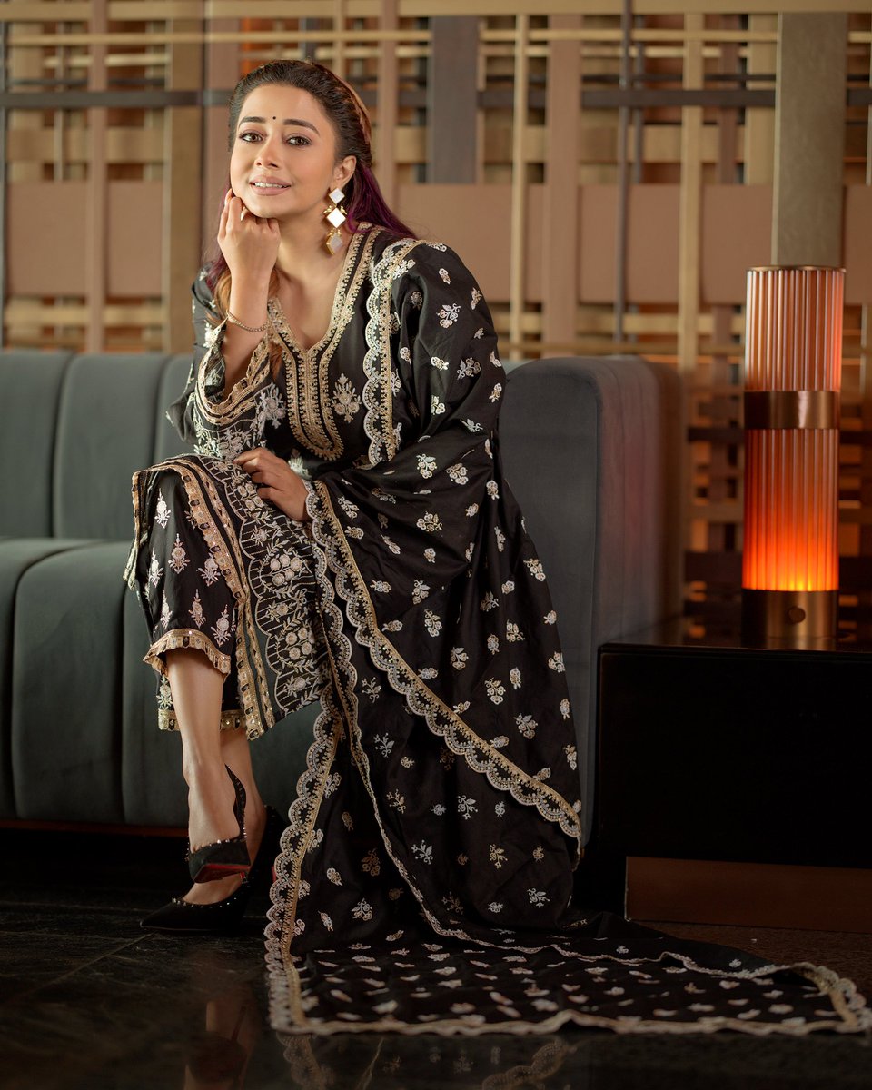 Ain’t no body like a desi gal! Hai nah? Counting down to Diwali and my favourite because the Indian in me loves everything Indian and especially the clothes!!! #tinadatta