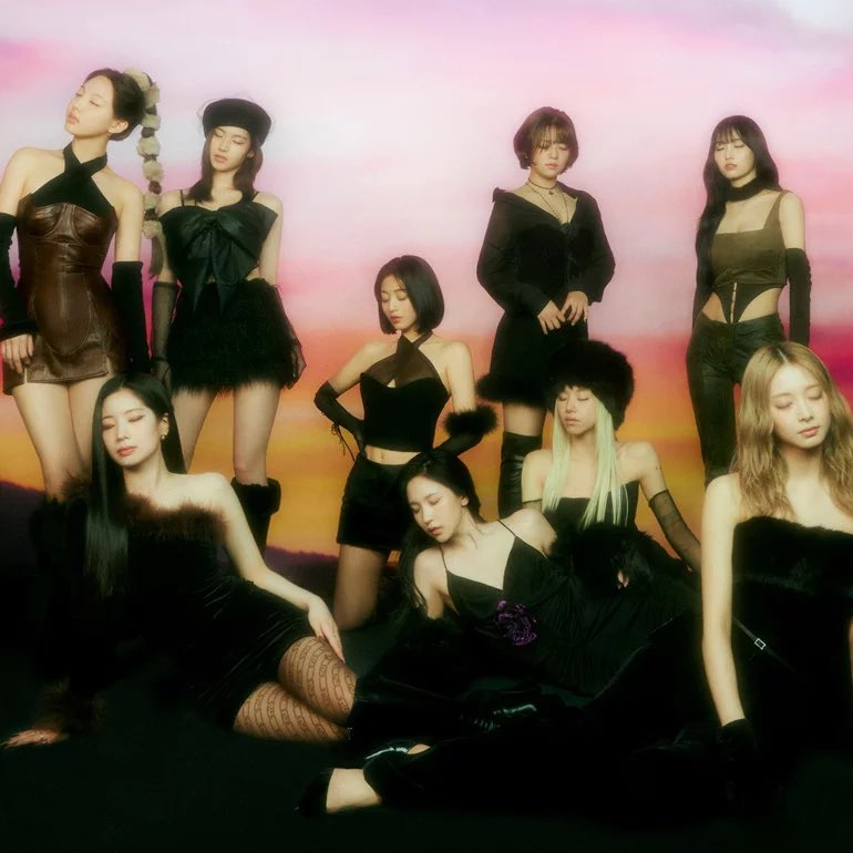 kchartsmaster's tweet photo. .@IVE_twt joins @JYPETWICE as the girlgroups with most songs to achieve a Perfect All-Kill in history (4 each). https://t.co/JLoD1RWGDC