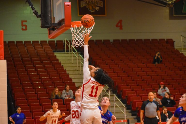 The fans in Case Gym got to see a good one as the women's basketball team opened their season by beating UMass Lowell at the buzzer.

Brendan Galvin has the courtside coverage below.

dailyfreepress.com/2023/11/06/wom…