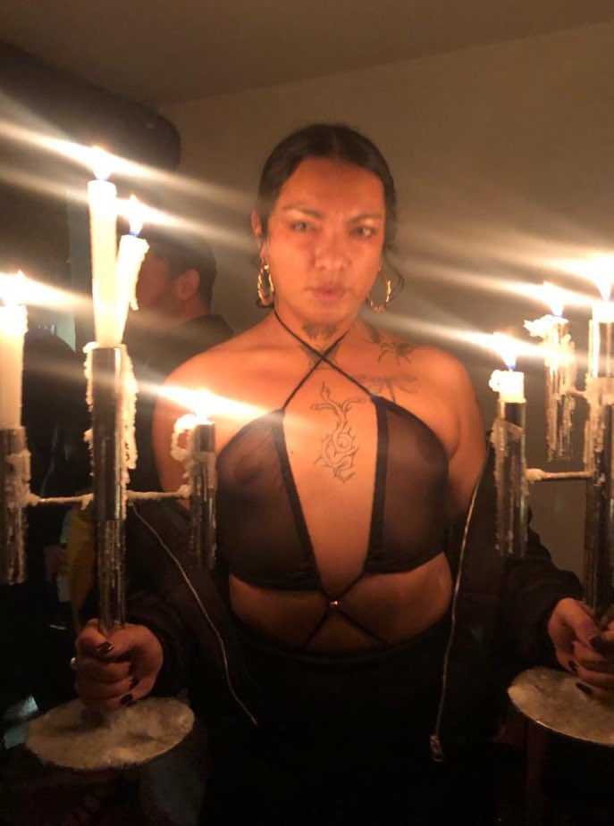 Mi piel y mis tetas a la luz de las velas. 🕯️⟡‧₊˚