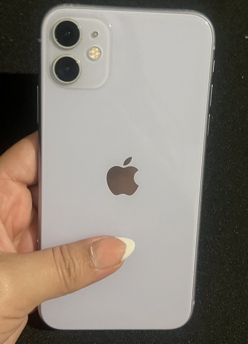 Luispumamx's tweet image. ¡Sobres, raza!, se vende Iphone 11(normal) $4,500. Tiene un pequeño defecto, se le hizo una pequeña raya en la pantalla, pero todo jala al 100%.

Soy de Monterrey, entrego en el centro de Mty.